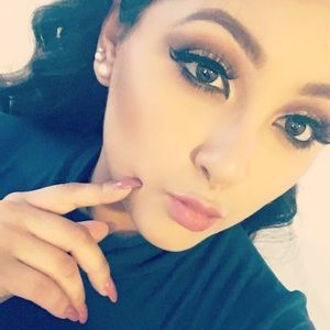 Meet your Posher, Auri